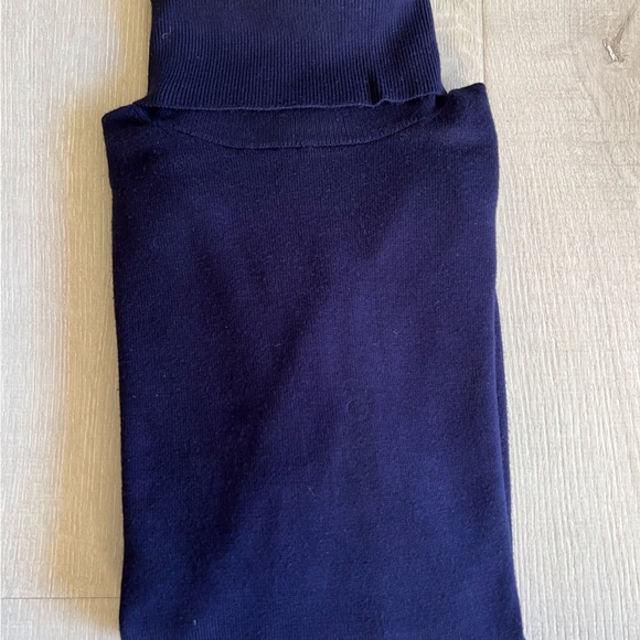 Burberry Turtleneck - Picture 4 of 8